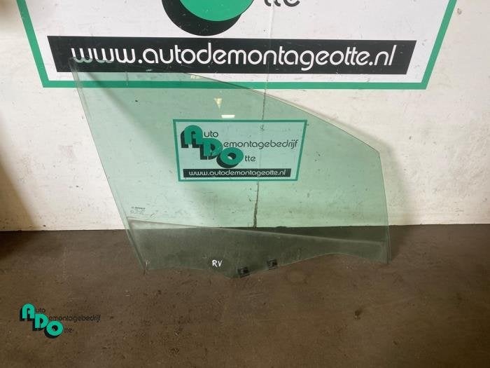 Vitre portière 4portes avant droite d'un Renault Clio (Clio, Renault, -, 3 mois de garantie, Utilisé