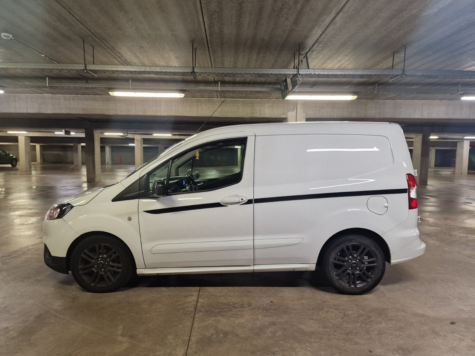 Ford Transit Courier - 2023 - 62 xxx km- BTW wagen, Auto's, Particulier, Radio, Transit, Te koop