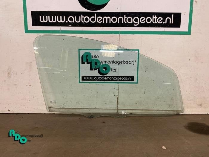 Vitre portière 4portes avant droite d'un Toyota Aygo (Aygo, -, 3 mois de garantie, Toyota, Utilisé