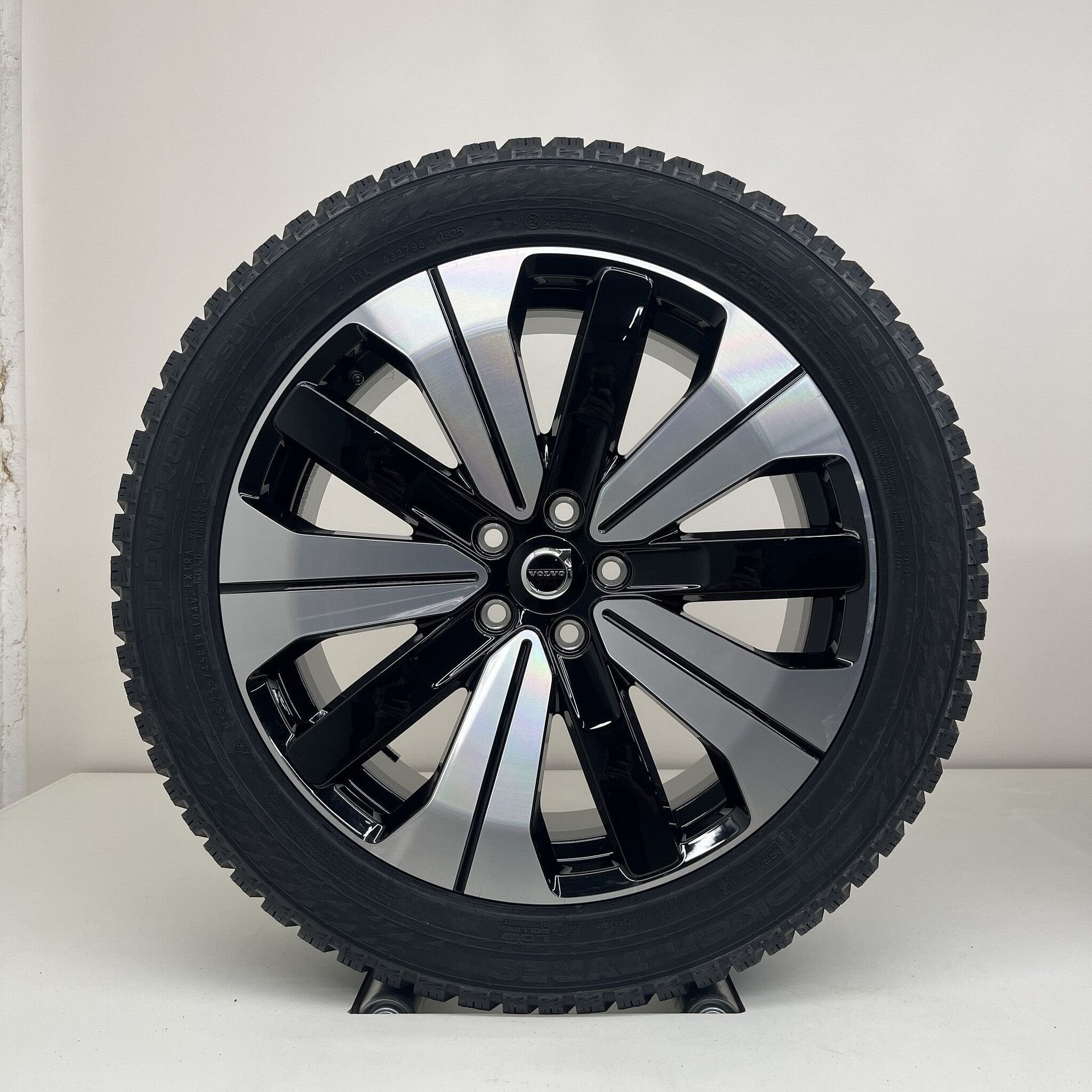 Volvo EX40 / EC40 - 19 inch - winterbanden NIEUW, Autos : Pièces & Accessoires, Neuf, Pneus et Jantes, Pneus hiver, Enlèvement ou Envoi