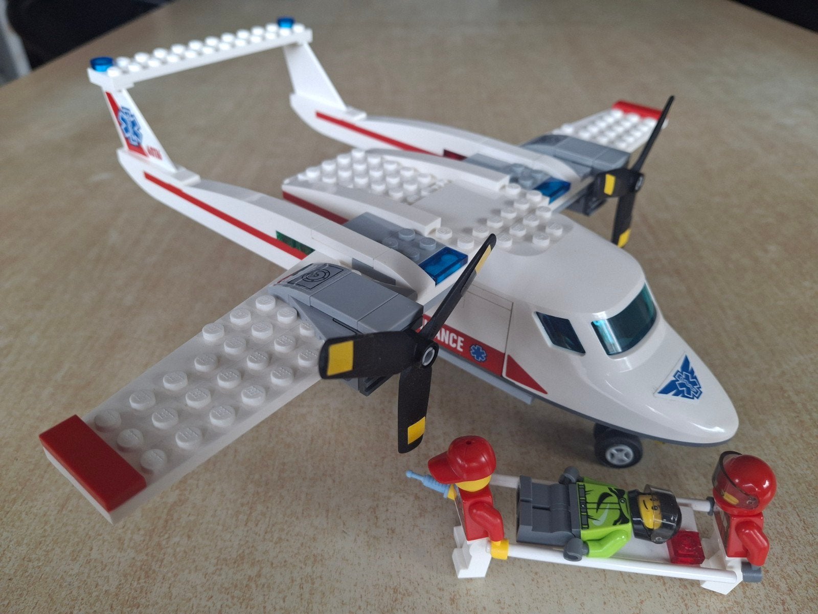 Ambulance vliegtuig LEGO set 60116, Ophalen of Verzenden, Zo goed als nieuw, Lego