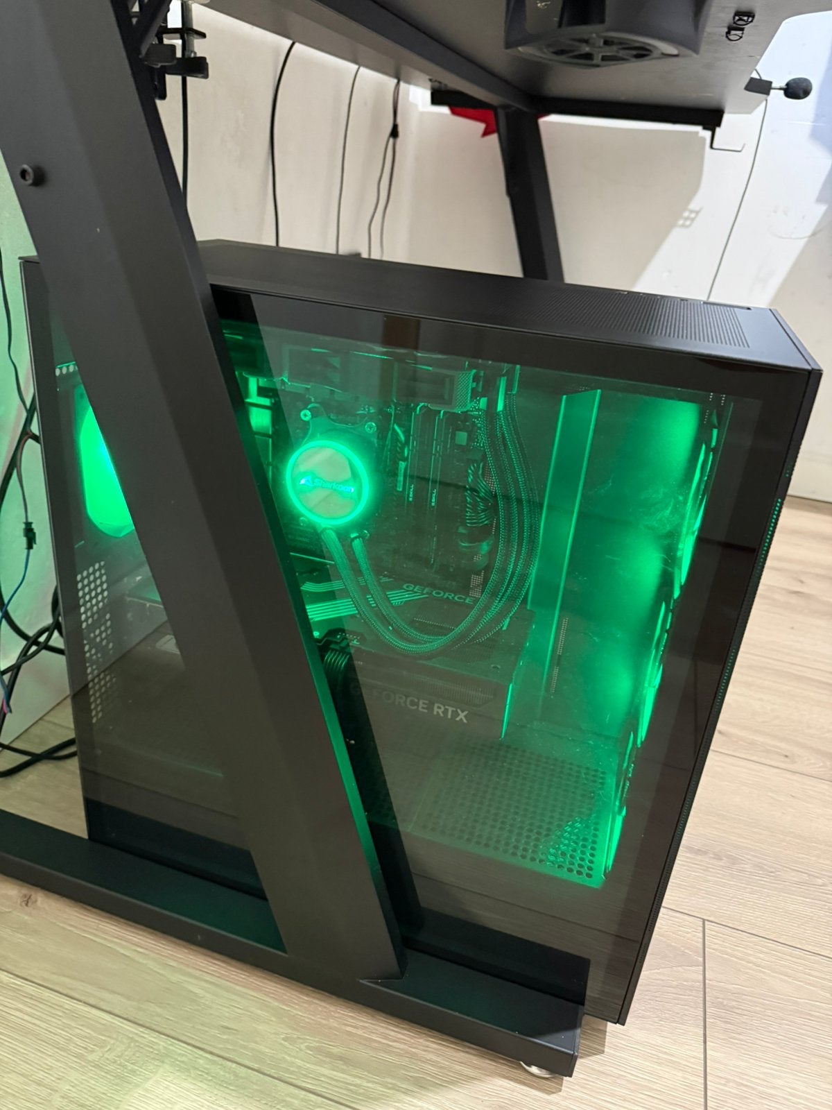 Alternate red starter 9600X RTX 5070TI, Ophalen, Zo goed als nieuw