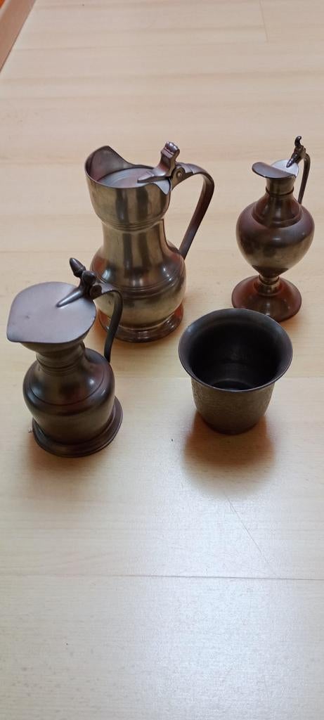 Set van 3 tinnen kannen en beker, Enlèvement ou Envoi
