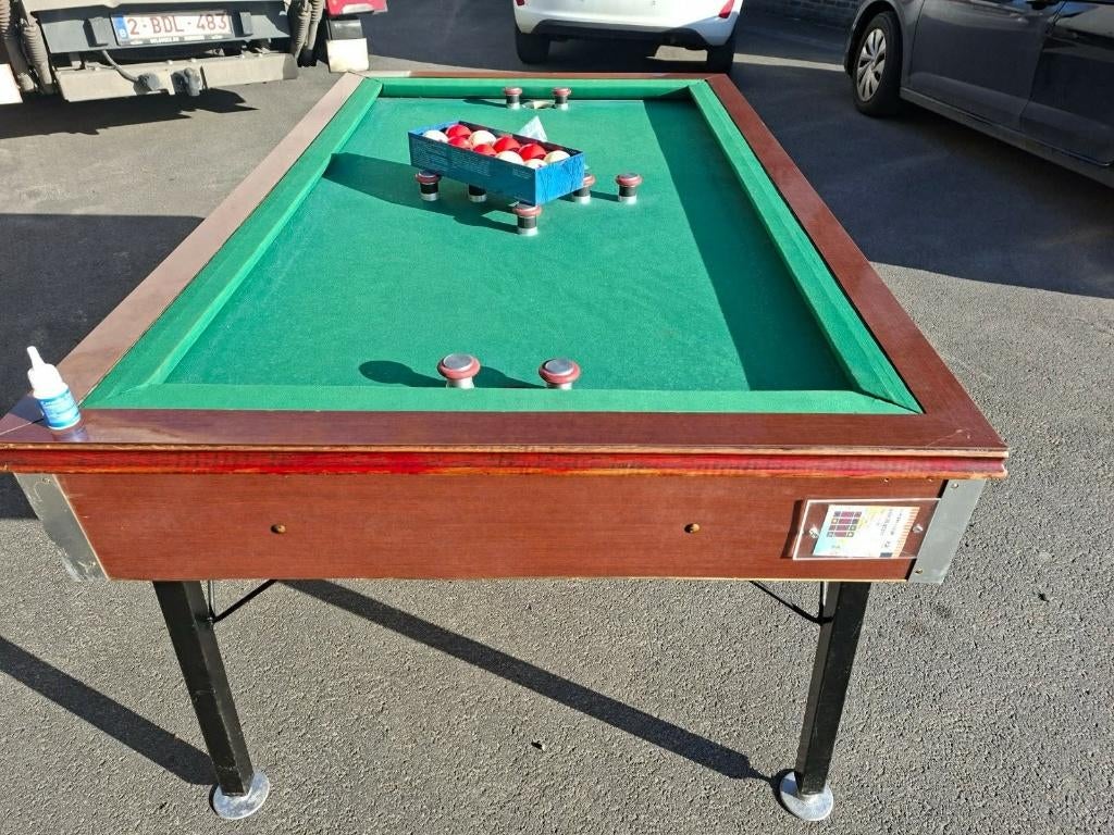 Een kleine tapbiljart met toebehoren en muntproever., Sports & Fitness, Billards & Billards américains, Enlèvement, Utilisé, Table de billard