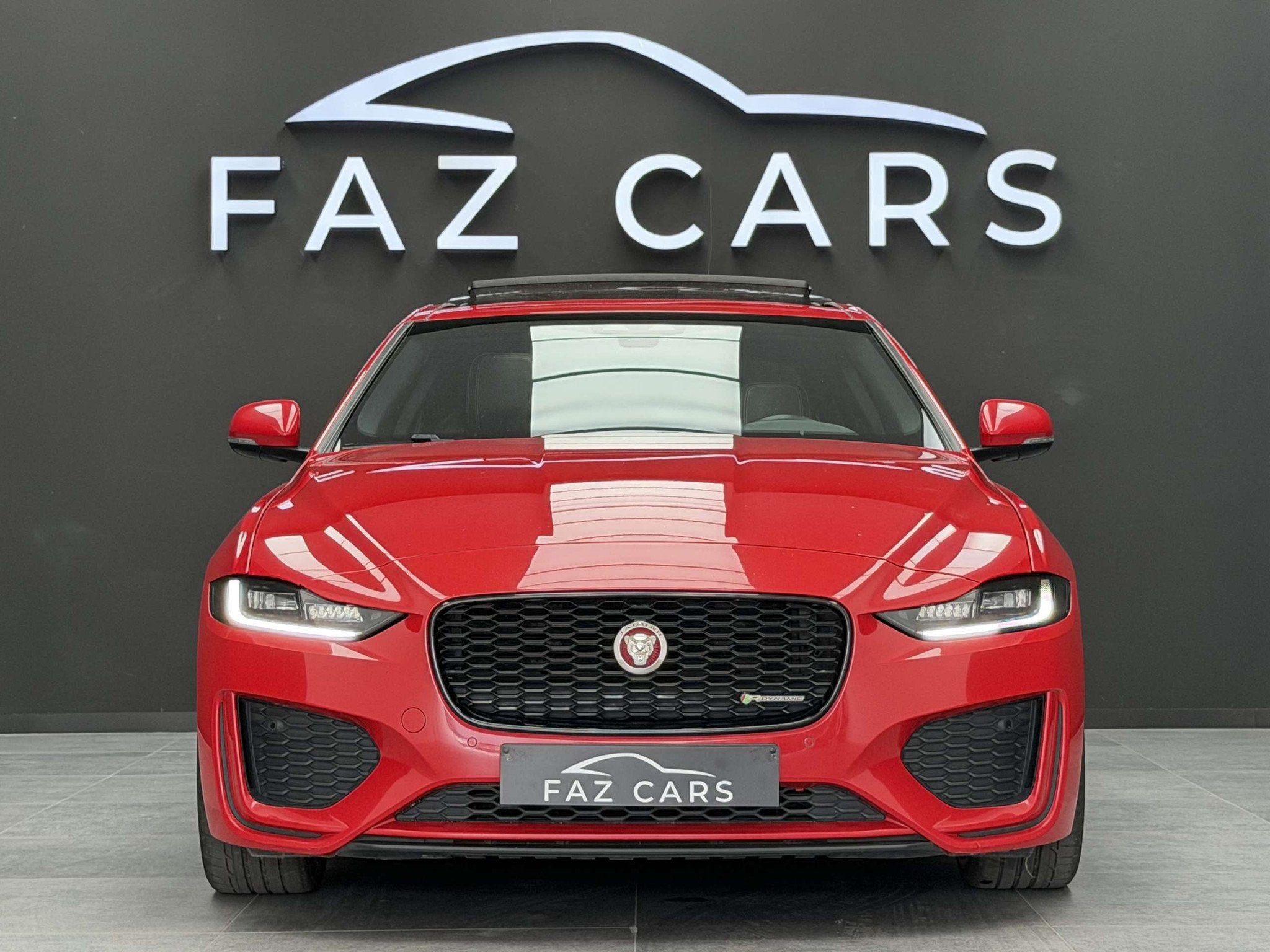 Jaguar XE 2.0 D R-Dynamic SE *CUIR + GPS + CAMÉRA + GARANTI, Auto's, Jaguar, Automaat, 4 deurs, Leder, Bedrijf
