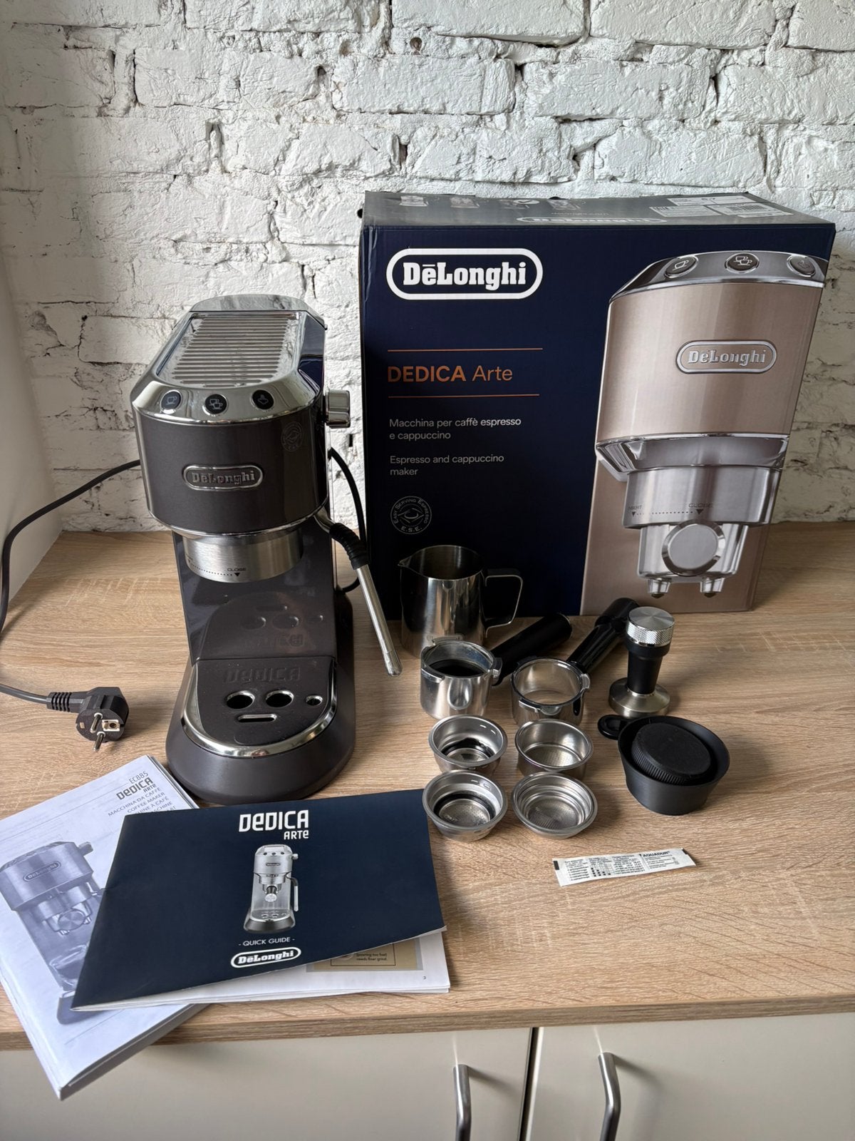DeLonghi koffiemachine Dedica arte ec885, Elektronische apparatuur, Ophalen, Afneembaar waterreservoir, Espresso apparaat, Gemalen koffie