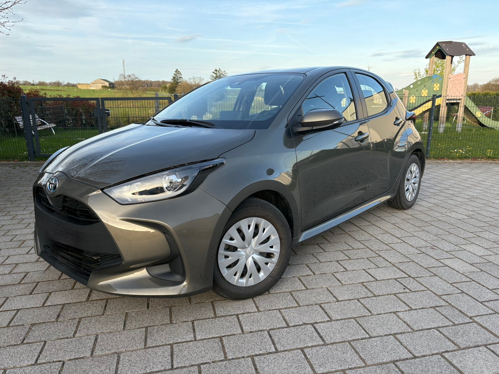 Toyota Yaris Hybride, Auto's, Stof, Euro 6, 5 zetels, Dealer onderhouden