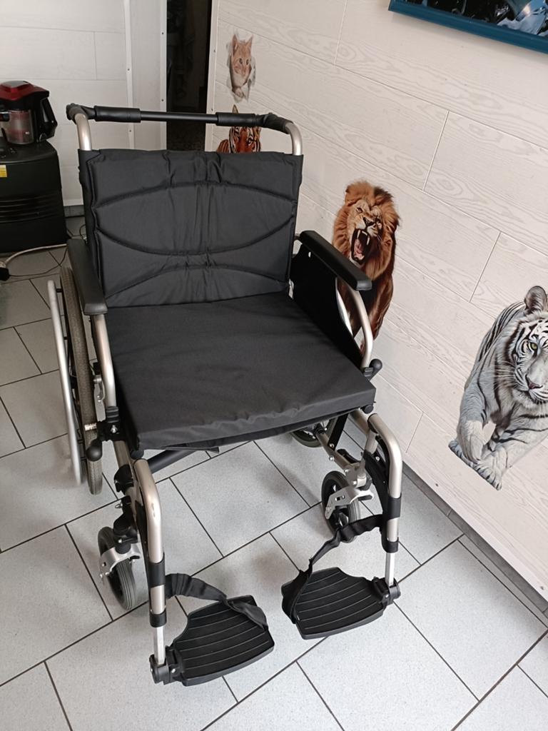 Chaise roulante pliable,démontableVERMEIREN V300 55cm 170kg, Enlèvement