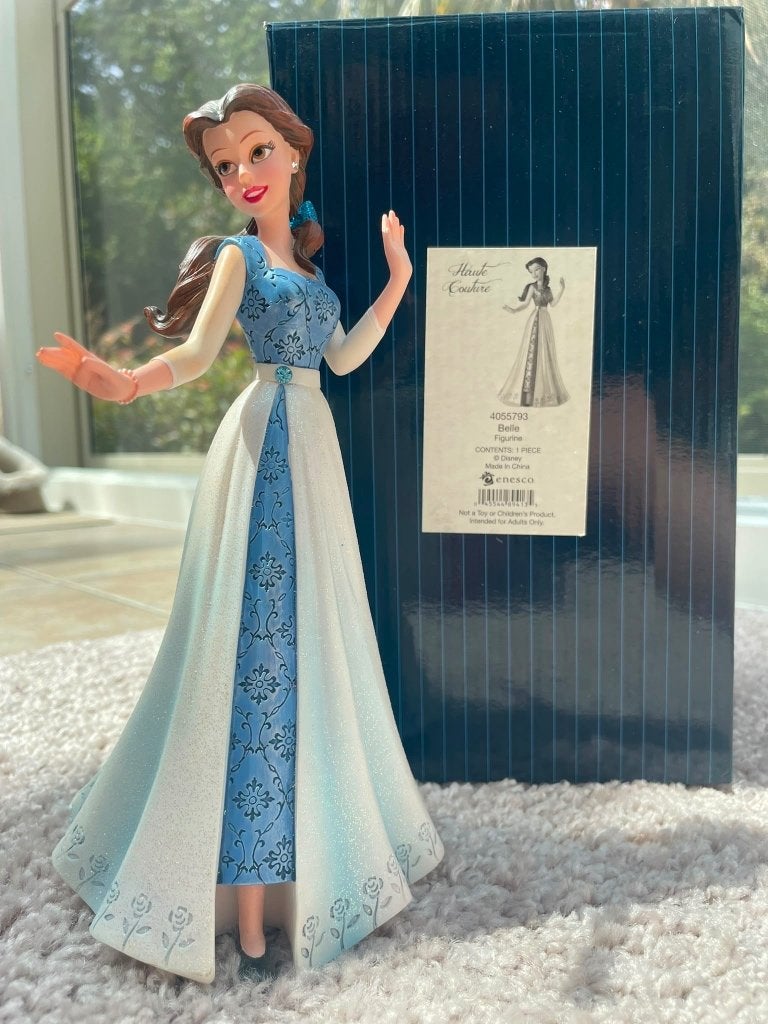Figurine Disney Showcase - Belle en robe bleue villageoise, Enlèvement, Neuf