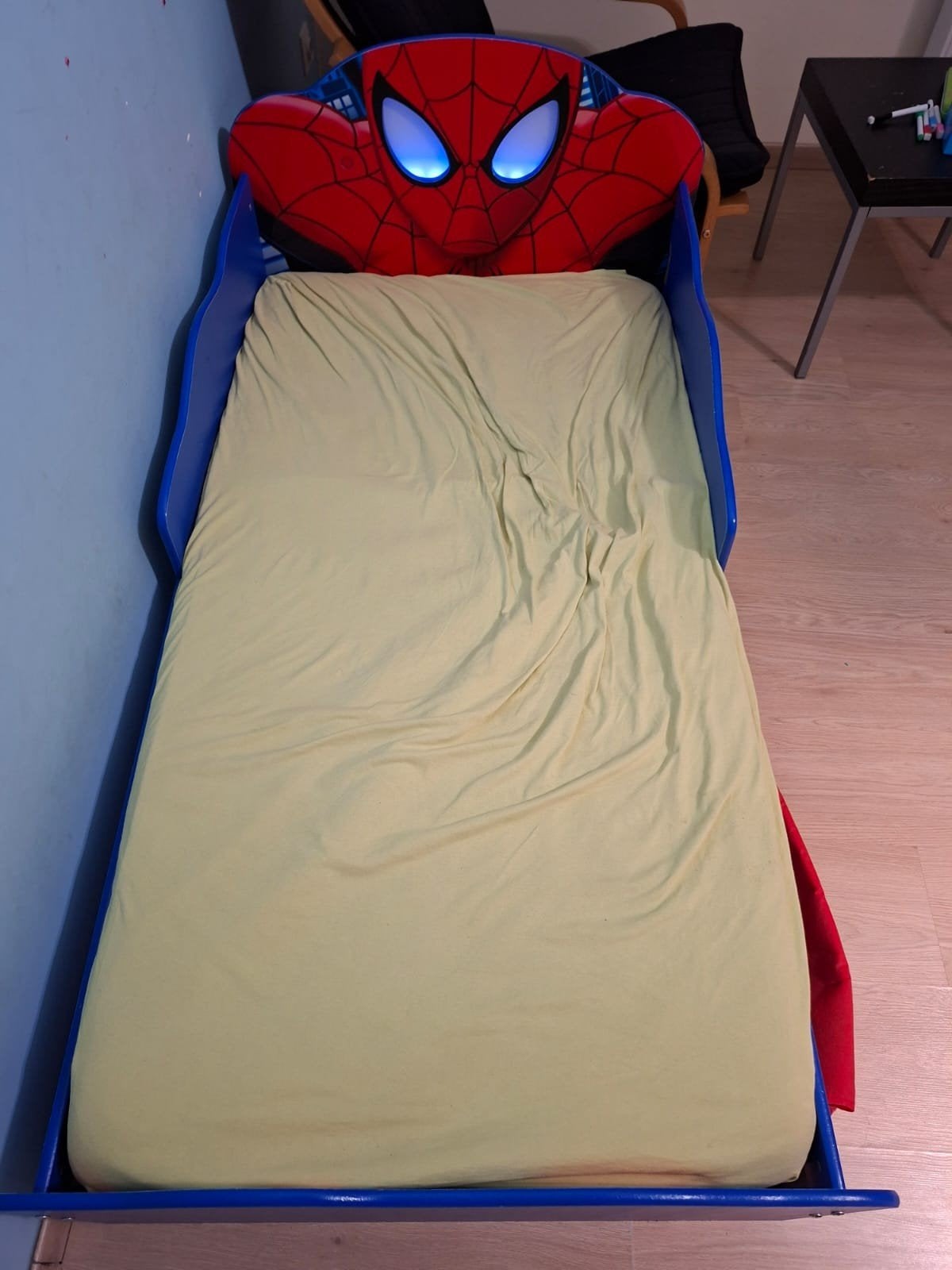 Spiderman kinderbed / peuterbed met lichtgevende ogen, Enlèvement