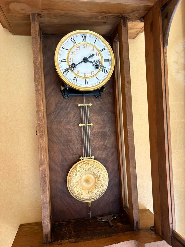 Belle horloge murale en bois, Antiquités & Art, Antiquités | Horloges, Enlèvement