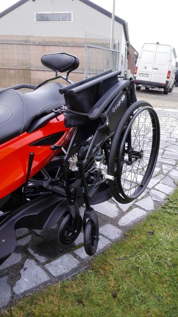Can Am Spyder rss van 2012, aangepast voor rolstoel., Motos, Quads & Trikes, Plus de 35 kW, 2 cylindres, 990 cm³