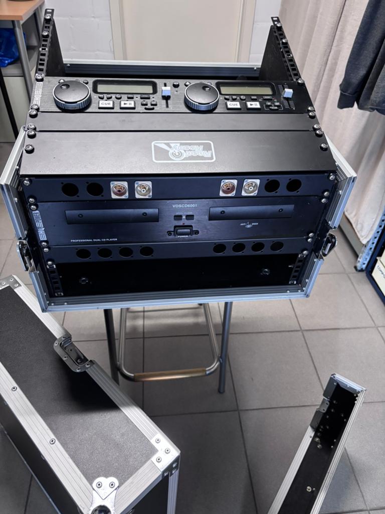 Case Road Ready, CD/MP3, versterker en luidsprekers, Ophalen, Gebruikt