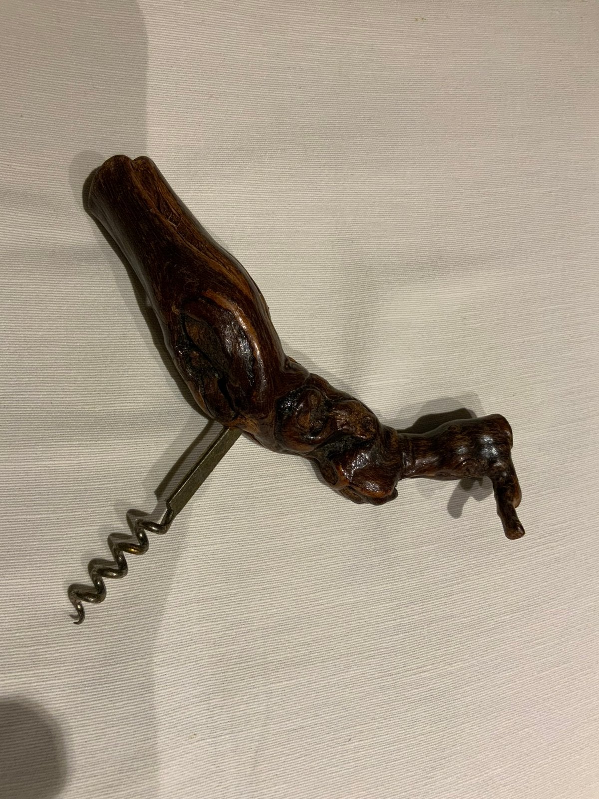 Kurkentrekker uit druivenhout, Ophalen