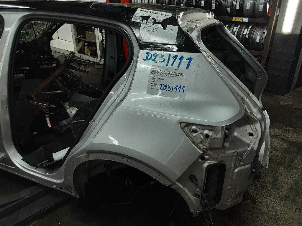 SPATBORD LINKS ACHTER Volvo XC40 (XZ) (01-2017/12-2022), Auto-onderdelen, Gebruikt, Mevr. I. Hauben, Spatbord, Volvo