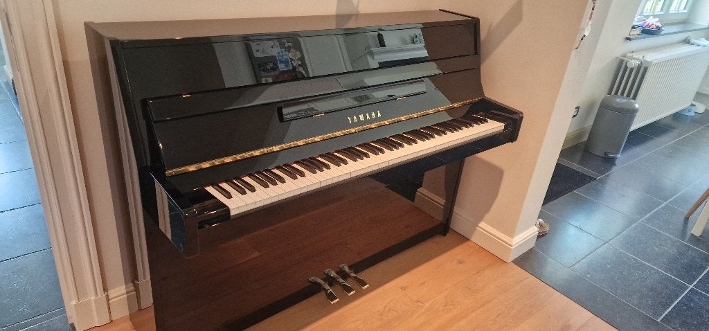 Piano YAMAHA C 108, Gebruikt, Verzenden, Zwart, Piano