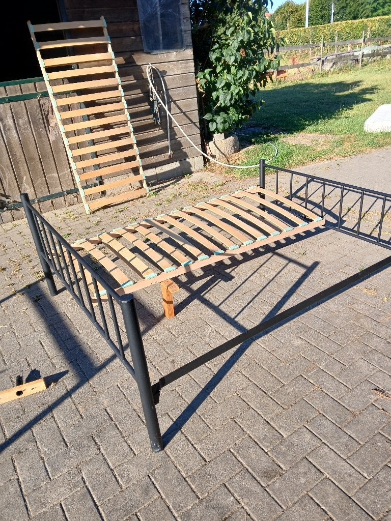 bed, Huis en Inrichting, Slaapkamer | Bedden, Ophalen, Zwart, Zo goed als nieuw, 200 cm