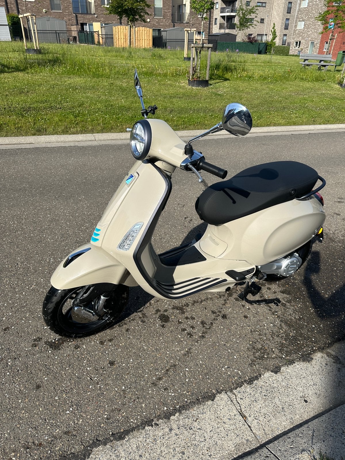 Vespa Primavera S 50 cc, Fietsen en Brommers, Scooters | Vespa, Ophalen, Zo goed als nieuw