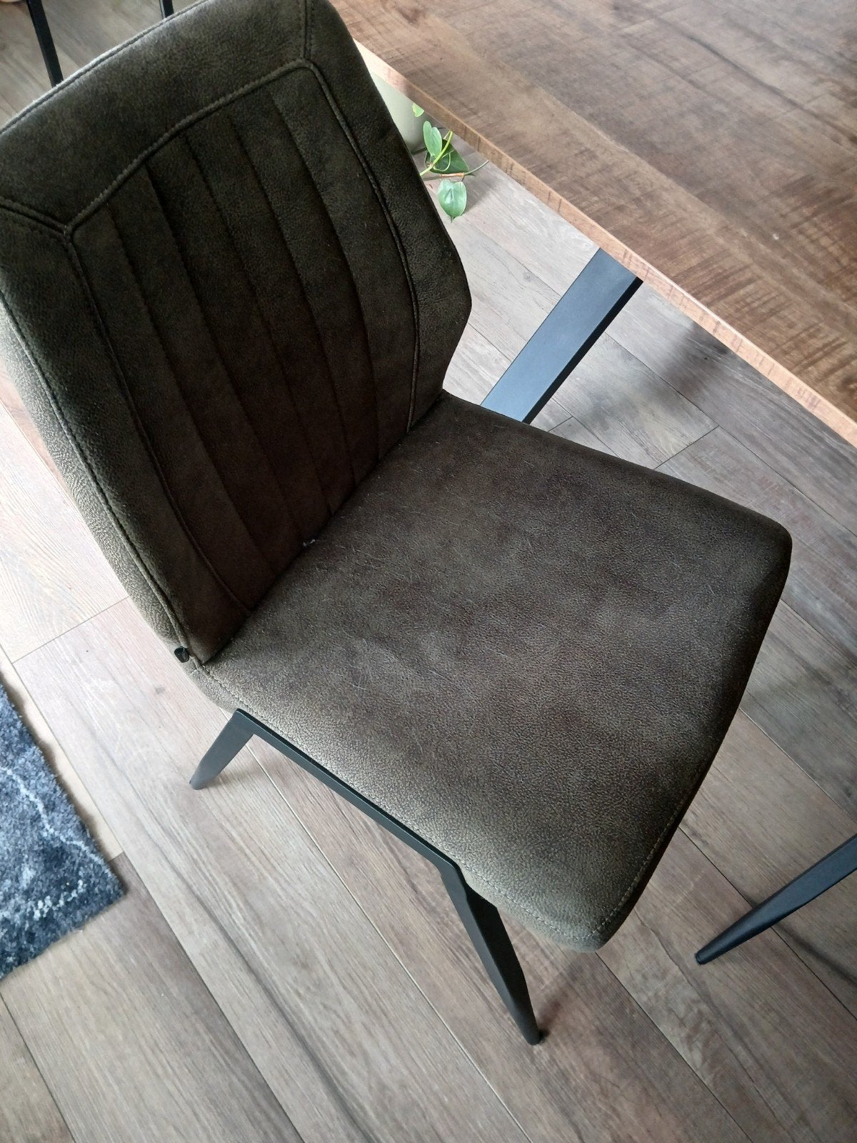 Chaises modernes, Ophalen, Drie