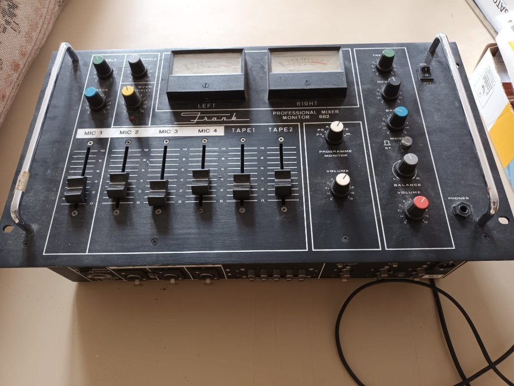 Frank 682 Professional Mixer Monitor – console analogique, Enlèvement ou Envoi, Utilisé, 5 à 10 canaux, Entrée micro