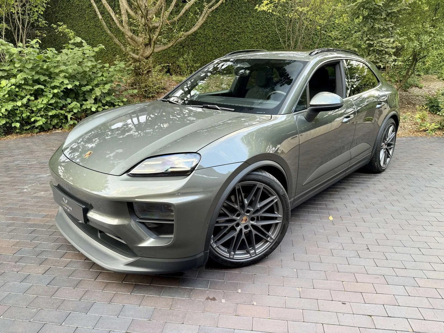 Porsche Macan EV 100 kWh/Pano/Achterasbesturing/22"/Trekhaak, Auto's, Automaat, Gebruikt, https://public.car-pass.be/vhr/588e737f-7828-45bb-bf5c-7da7475e06a4