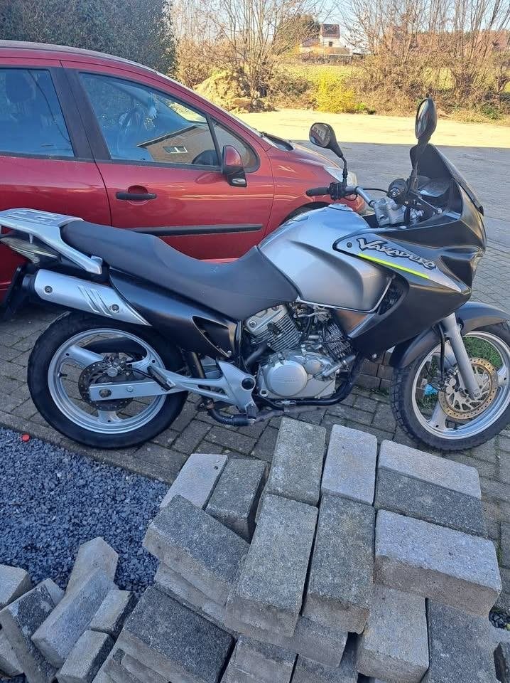 honda varadero 125cc a réparer ou pour pièces,lire svp, Motos, Tourisme, Occasion, 2 cylindres, Particulier