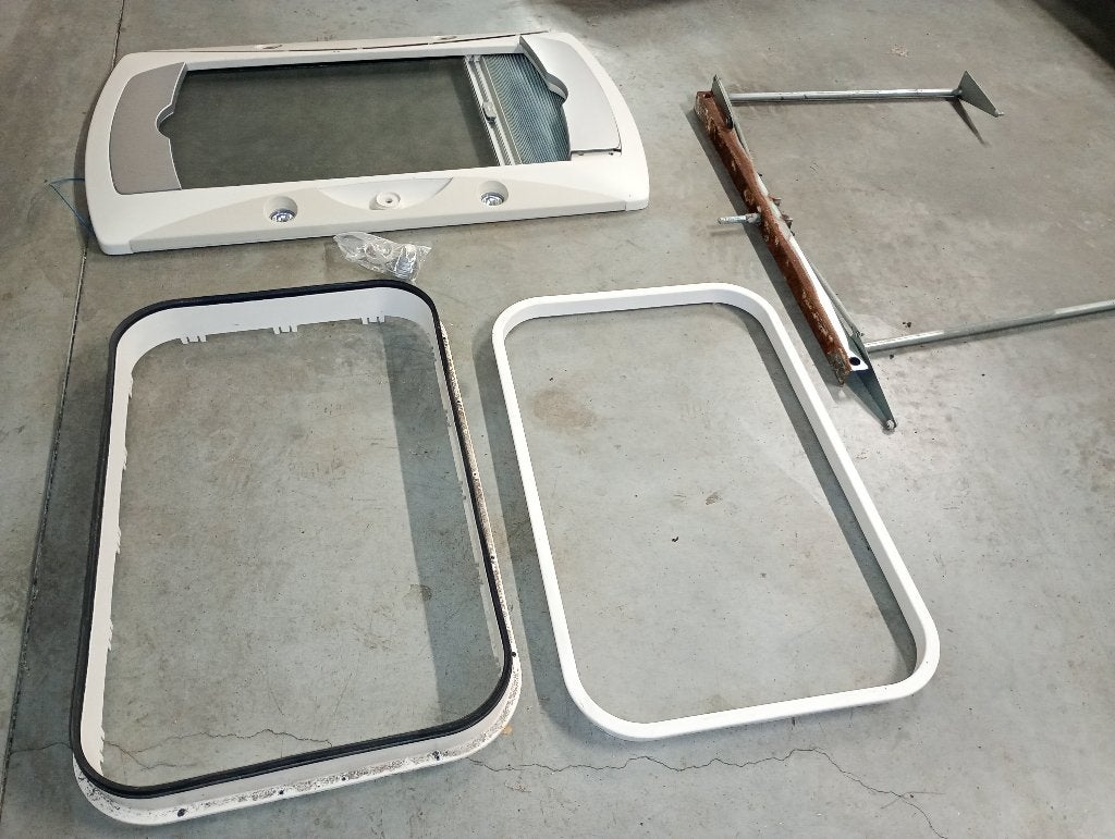Lanterneau 800x500 Hymer - Pièces, Ophalen, Gebruikt