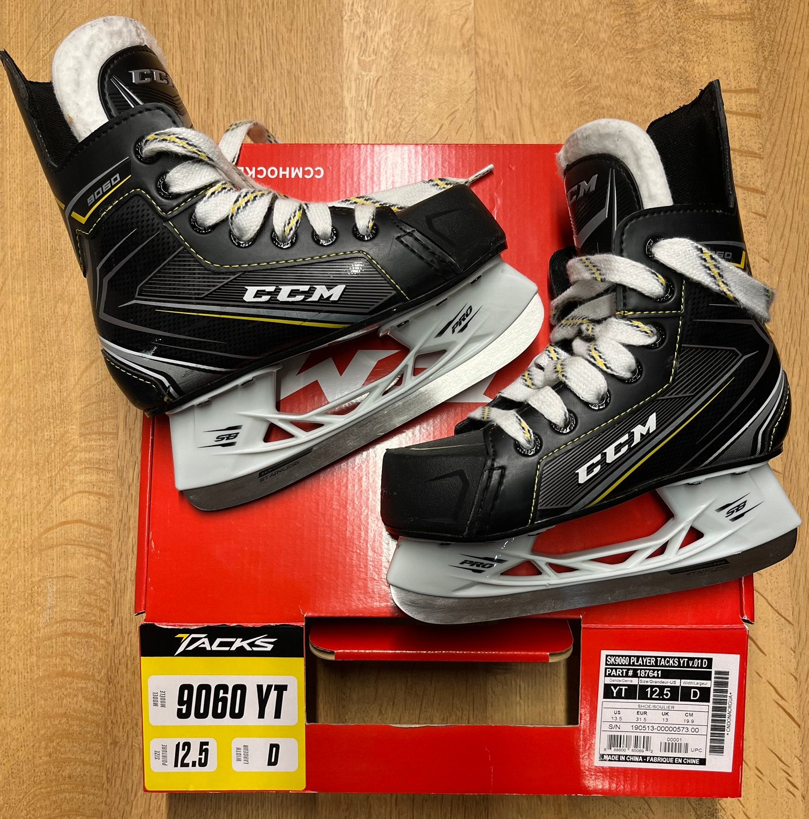 Patins de CCM Tacks 9060 YT — Taille 12,5 (31,5 EUR), Enlèvement, Comme neuf