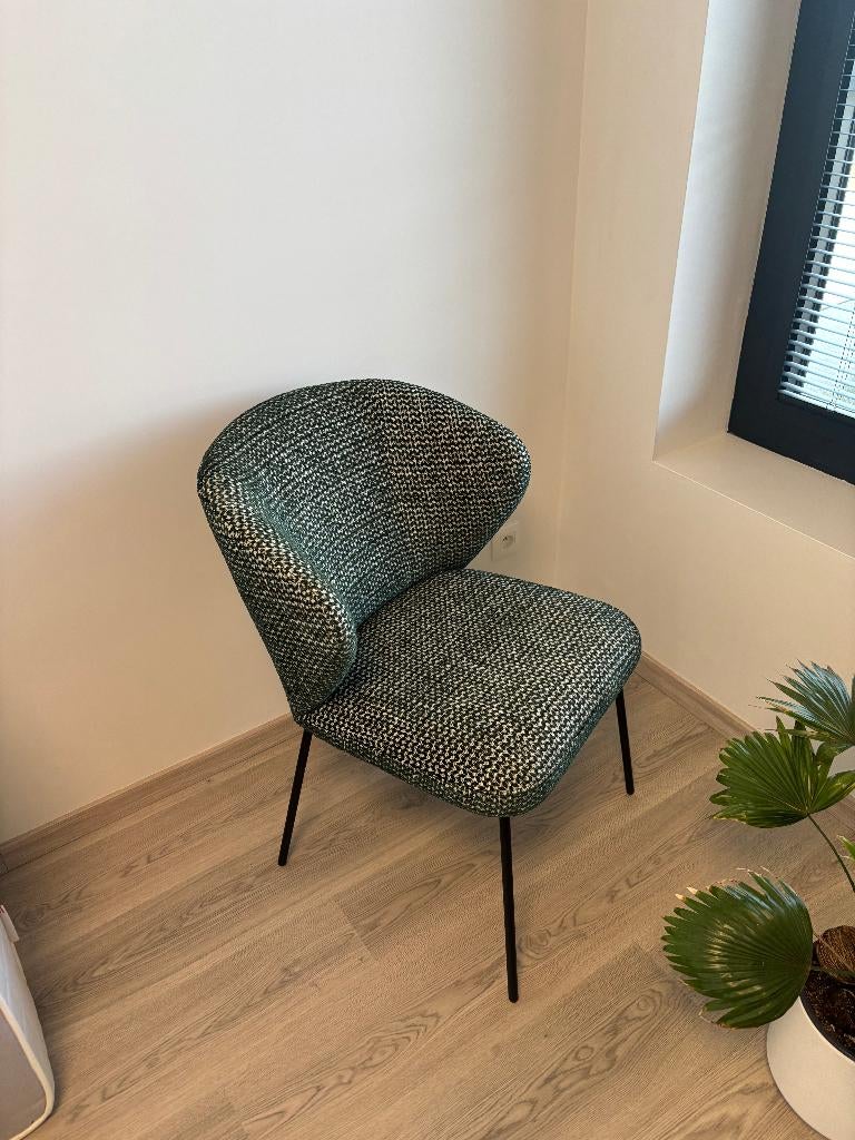 Juntoo stoel in groene stof met zwarte metalen poten, Tissus, Autres couleurs, Comme neuf, Enlèvement