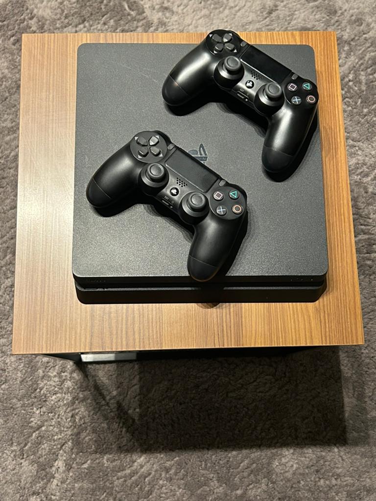 Sony PlayStation 4 500GB Met 2 Controllers, Games en Spelcomputers, Ophalen, Zo goed als nieuw, Met 2 controllers