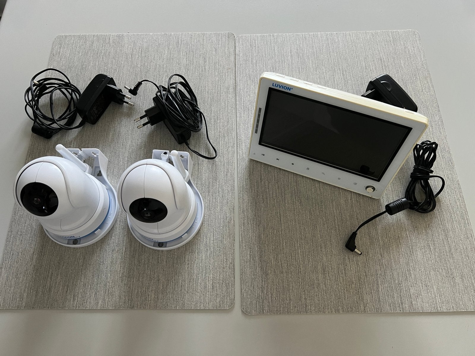 Luvion Babyfoon Prestige Touch 2 - 2 camera’s, Ophalen of Verzenden, Zo goed als nieuw, Camera