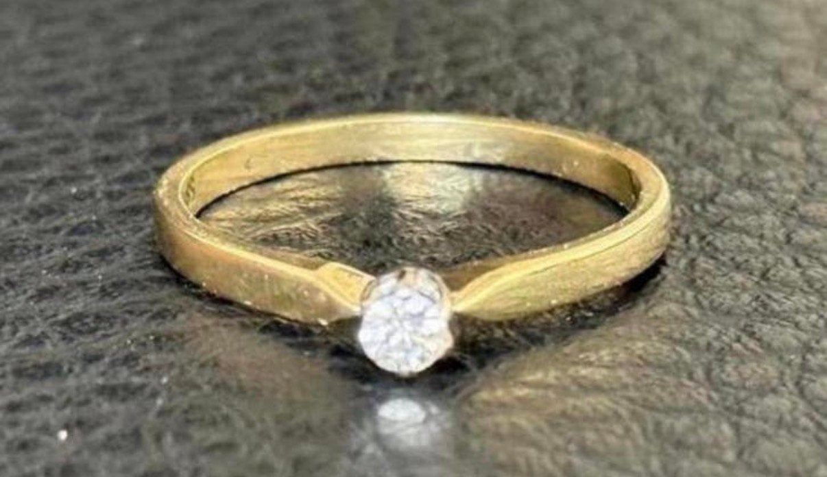 Solitaire gouden ring met natuurlijke diamant! maat 17,5mm, Geel, Ophalen of Verzenden, 17 tot 18, Met edelsteen