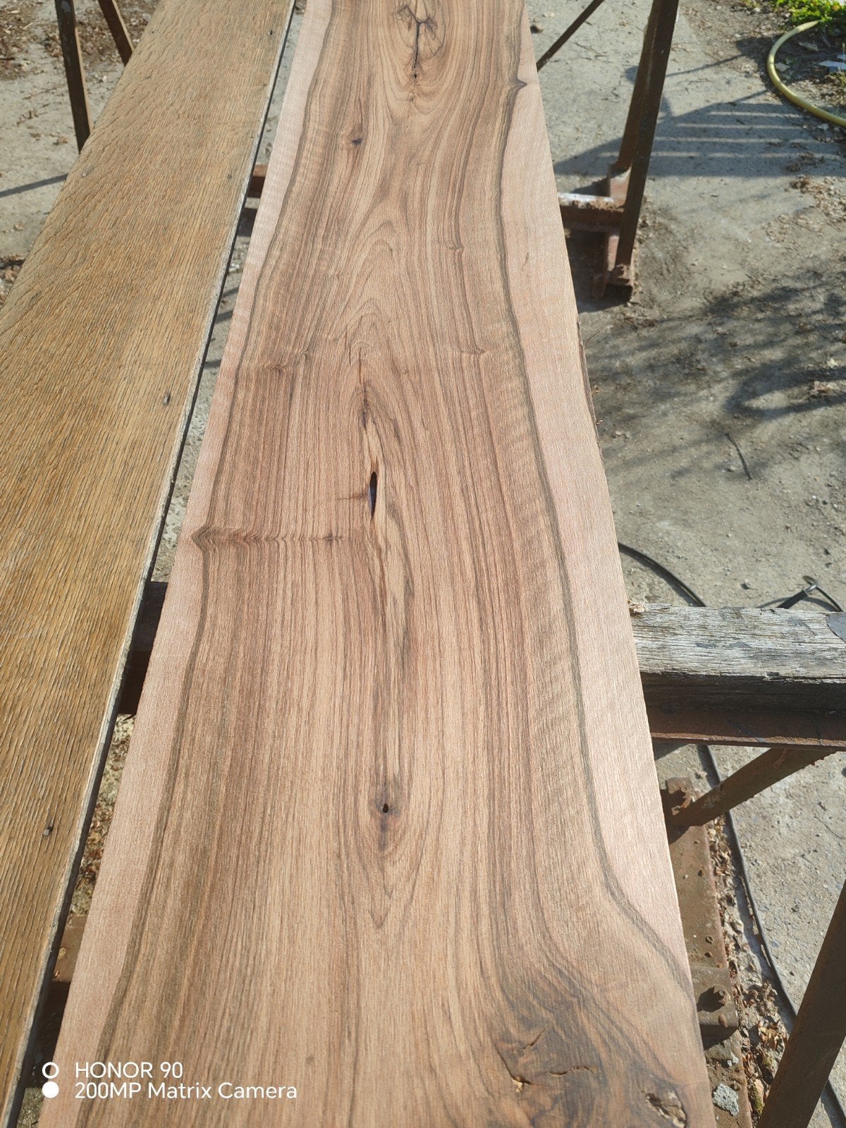 Oude walnoten planken en brede cederhouten planken, Ophalen