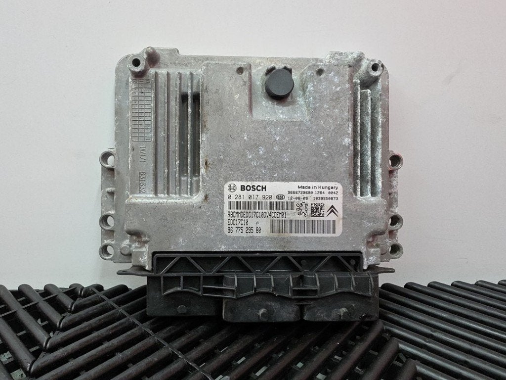 CALCULATEUR MOTEUR ECU Peugeot 208 I (CA / CC / CK / CL), Robert Bosch AG, Utilisé, Robert-Bosch-Allee 1
74232  Abstatt, DE, Engineering@bosch.com