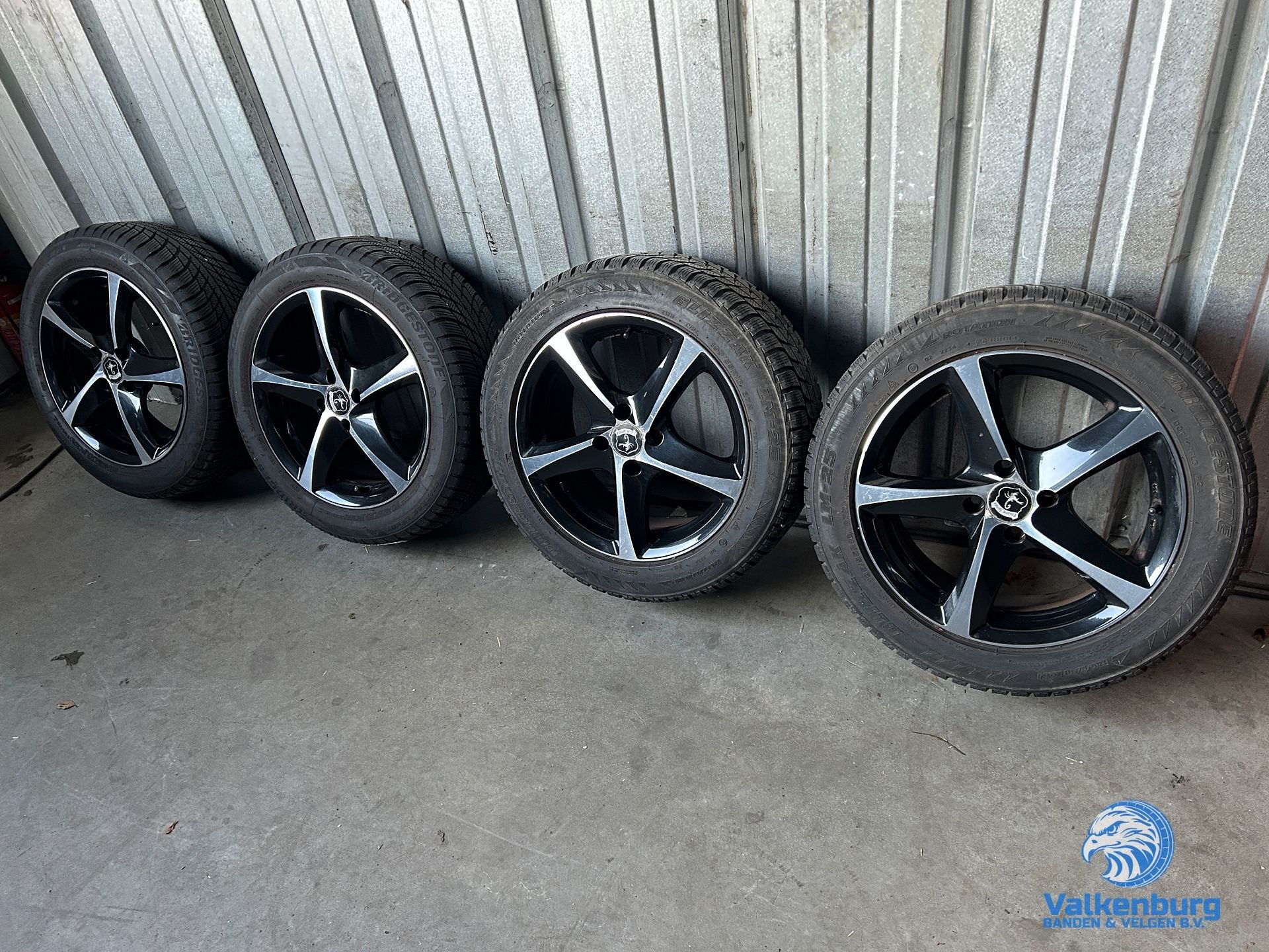 6-7mm! Mini Cooper One 16 inch zwarte velgen 4x100 runflat w, Autos : Pièces & Accessoires, Pneus & Jantes, Pneus et Jantes, Pneus hiver