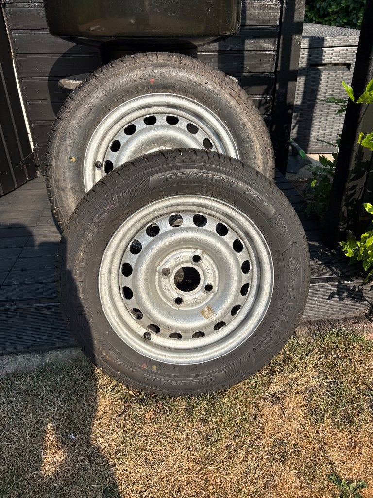 2 trailerbanden, Auto diversen, Autogereedschap, Ophalen, Zo goed als nieuw