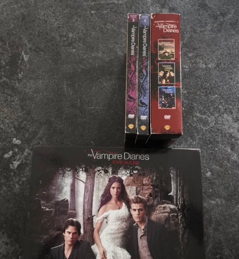DVD’s 5 seizoenen the Vampire Diaries + doos + notitieboekje, Coffret, Science-Fiction et Fantasy, Comme neuf, À partir de 16 ans