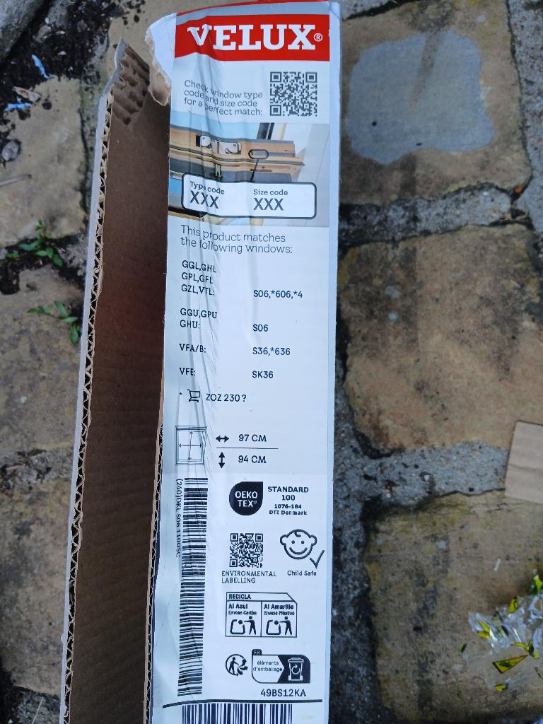 VELUX Store NEUF occultant bleu marine, Maison & Meubles, Neuf, Moins de 100 cm, Velux Occultant, Enlèvement