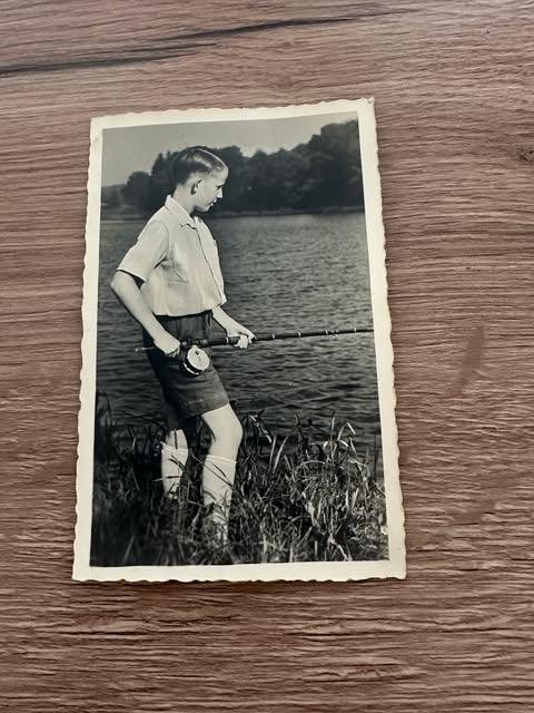 postkaart jonge koning Boudewijn vislijn, Verzamelen, Koningshuis en Royalty, Ingo@alai.ow, Nieuw, Ophalen of Verzenden, 1000 BXL