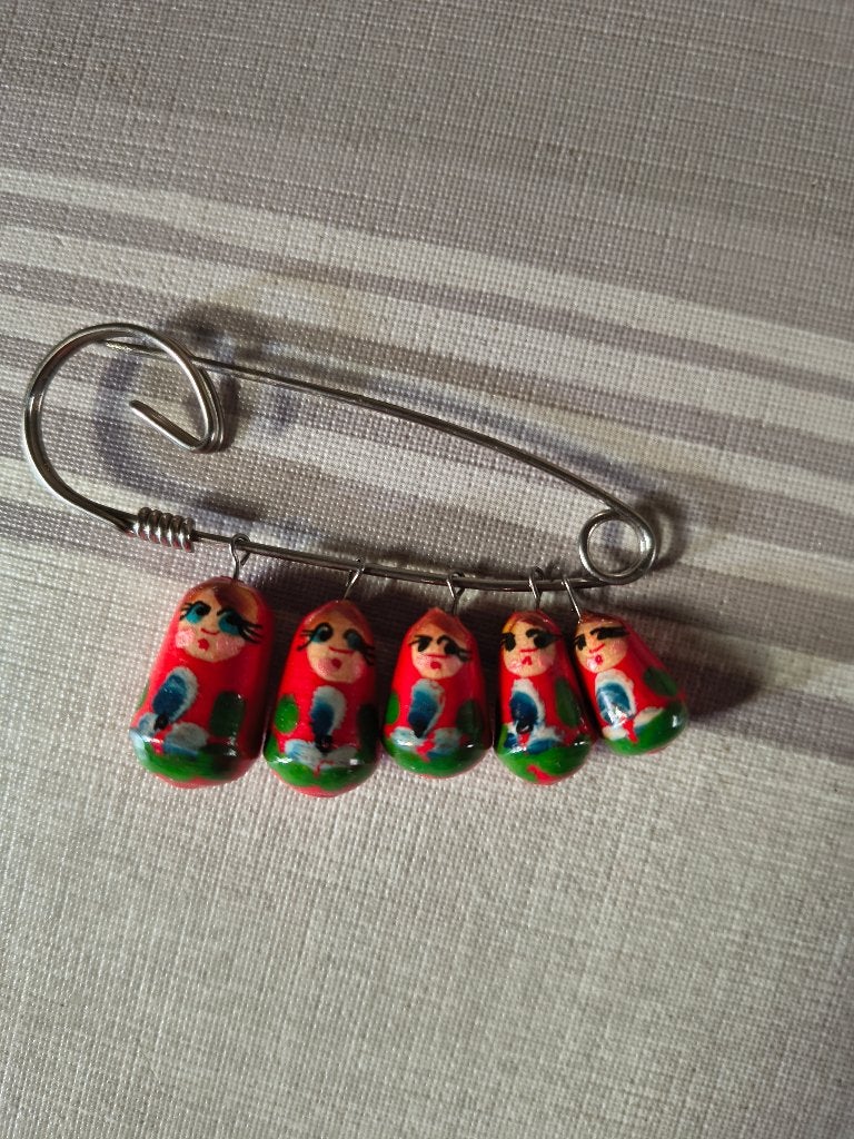 speld vintage broche met matroesjkas popjes, Ophalen of Verzenden