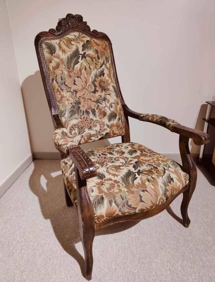 Klassieke armstoel met houten frame en florale bekleding, Ophalen, Stof
