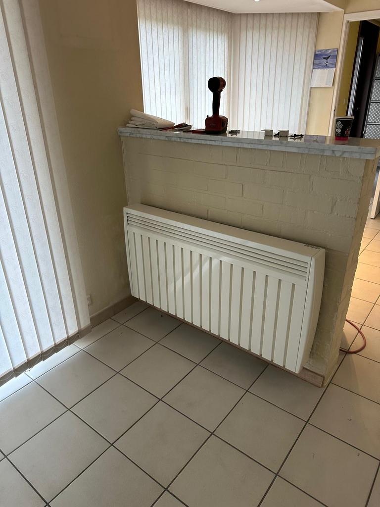 Lot 5 radiateurs Aterno + 4 thermostats – Bon état, Doe-het-zelf en Bouw, Verwarming en Radiatoren, Ophalen, Zo goed als nieuw