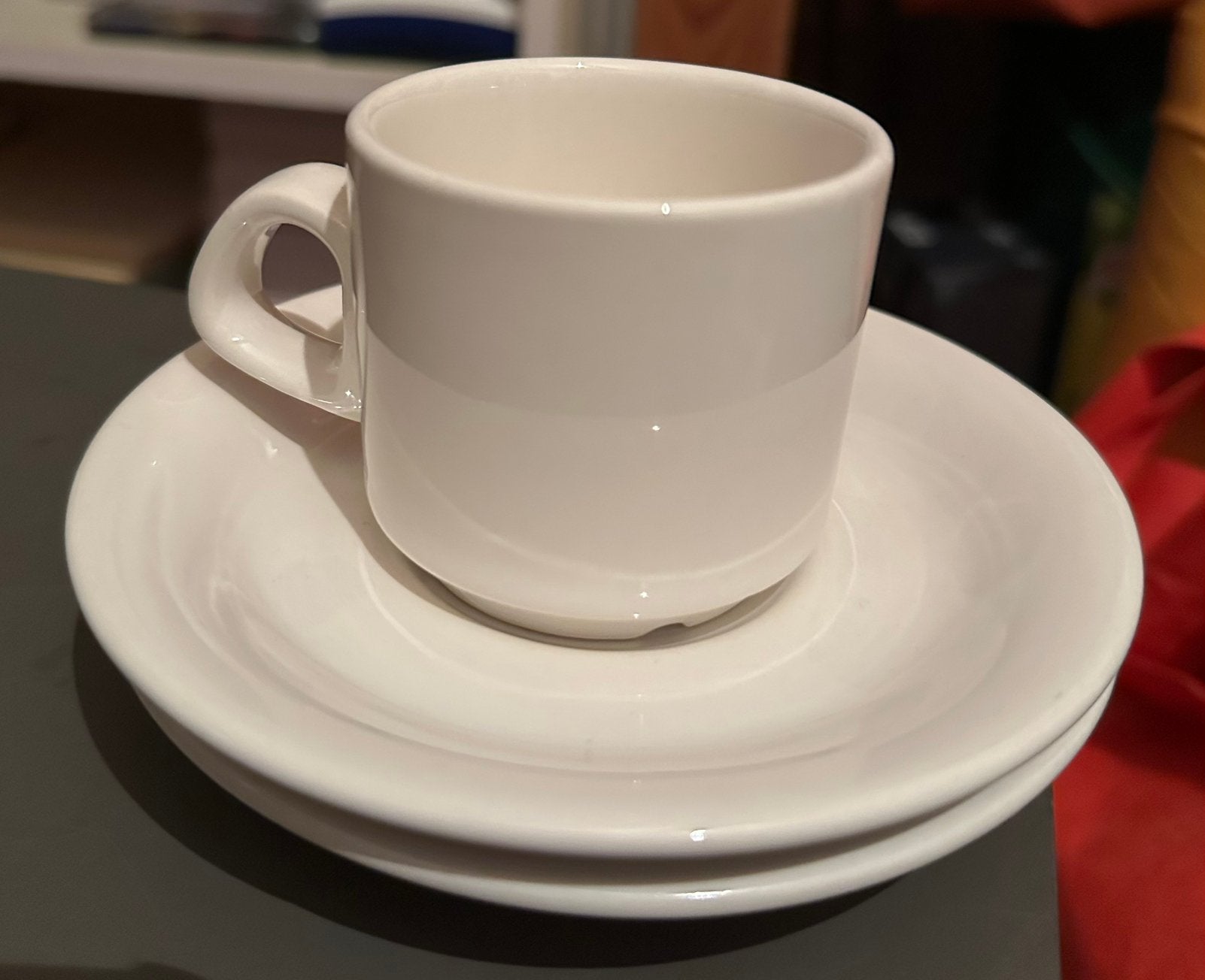 Assiettes à café et tasses à café, Uni, Comme neuf, Céramique, Enlèvement