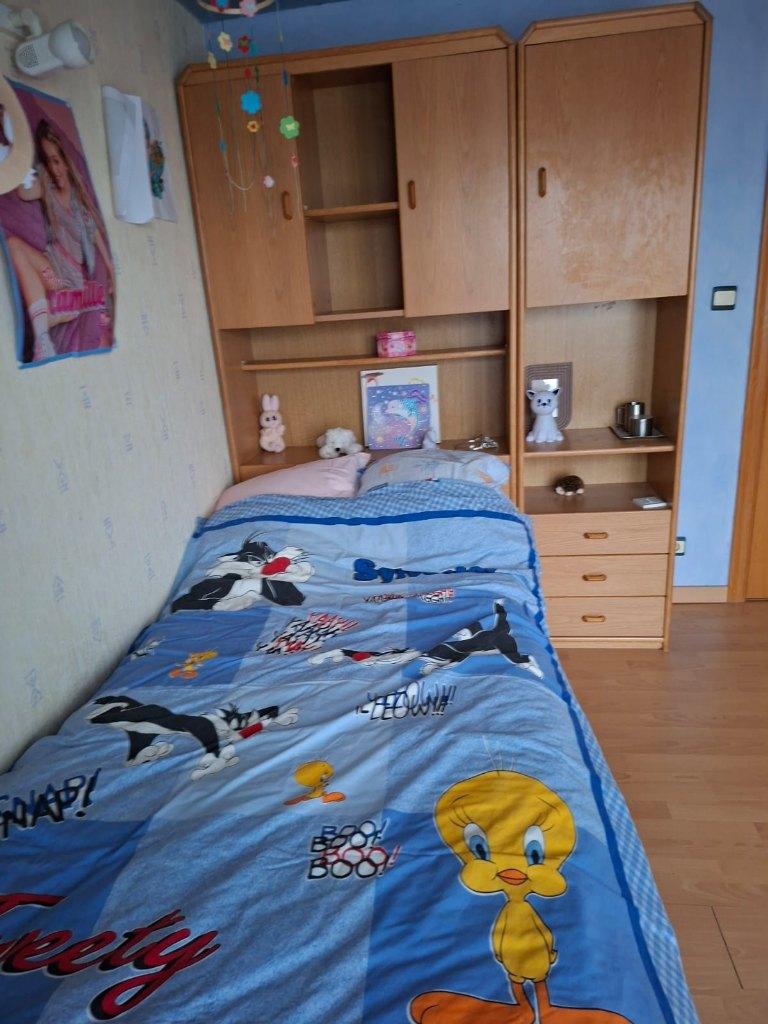 Volwaardige slaapkamer:eenpersoonsbed,kantoor,kledingkast..., Huis en Inrichting, Ophalen, Gebruikt, Eenpersoons, Placage chêne clair (revêtement haute résistance).