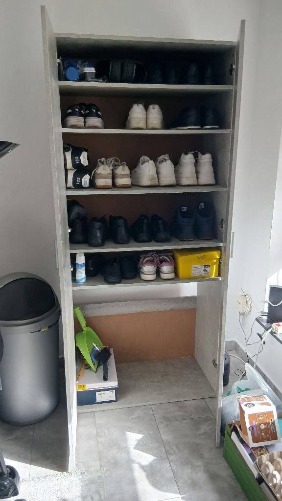 Armoir pour chaussures, 25 à 50 cm, Avec porte(s), Utilisé, 50 à 100 cm