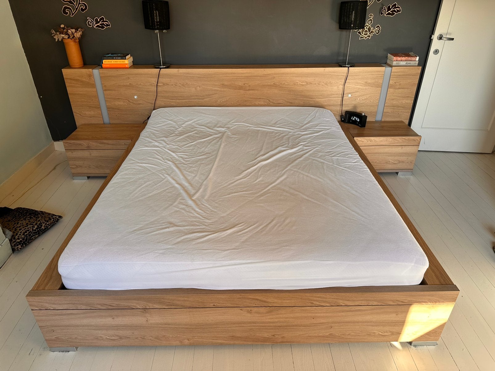 Bed + matras 160 x 200, Ophalen, Gebruikt, Beige, Tweepersoons