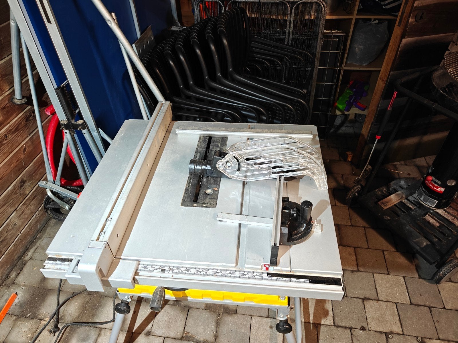 Scie à table Table de scie Stanley. 1800W. Lame de scie 254, 1200 watts ou plus, 70 mm ou plus, Comme neuf, Enlèvement