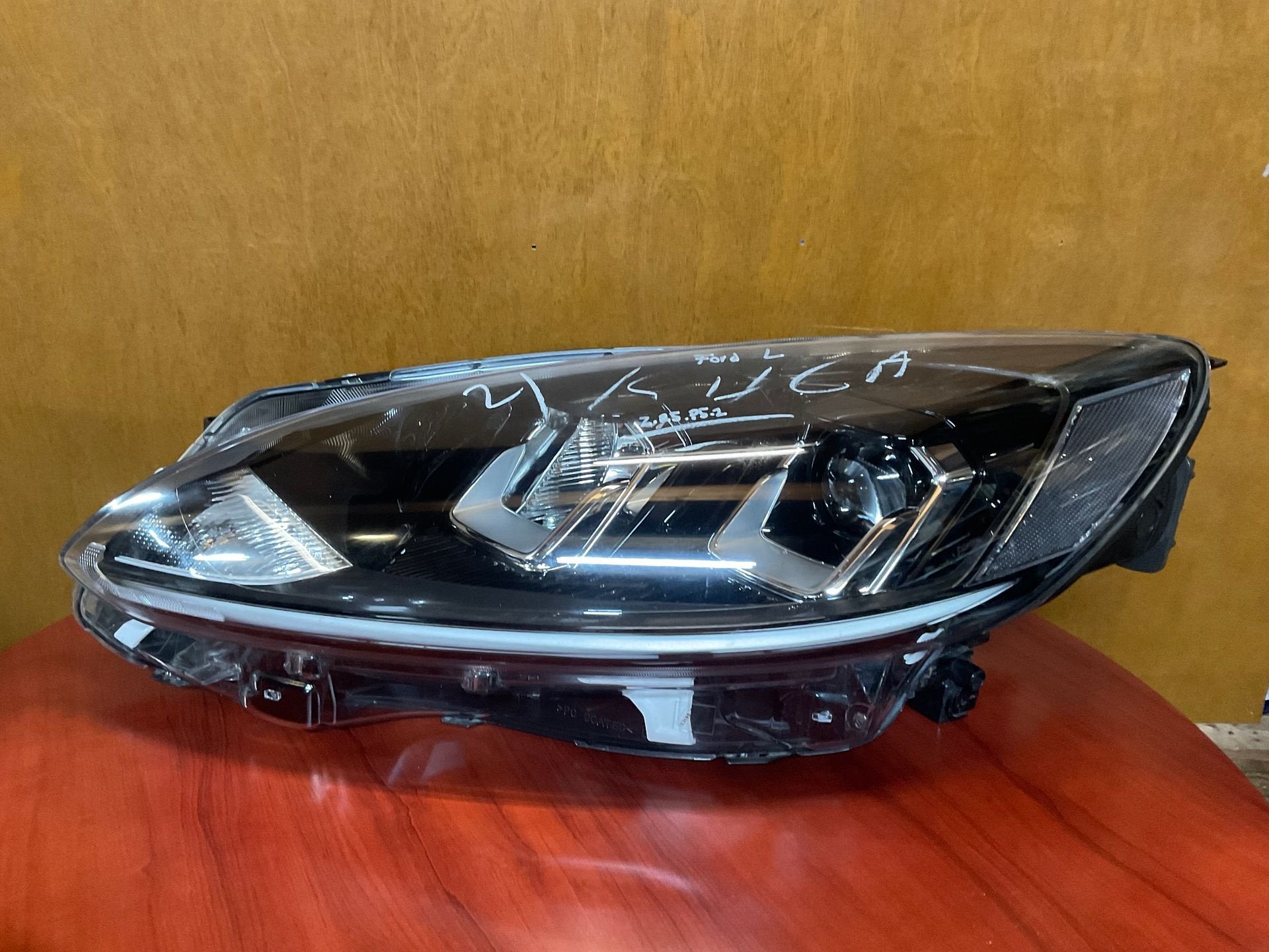Ford Kuga 2021 Led Koplamp LINKS origineel, Gebruikt, -, Ophalen of Verzenden, -