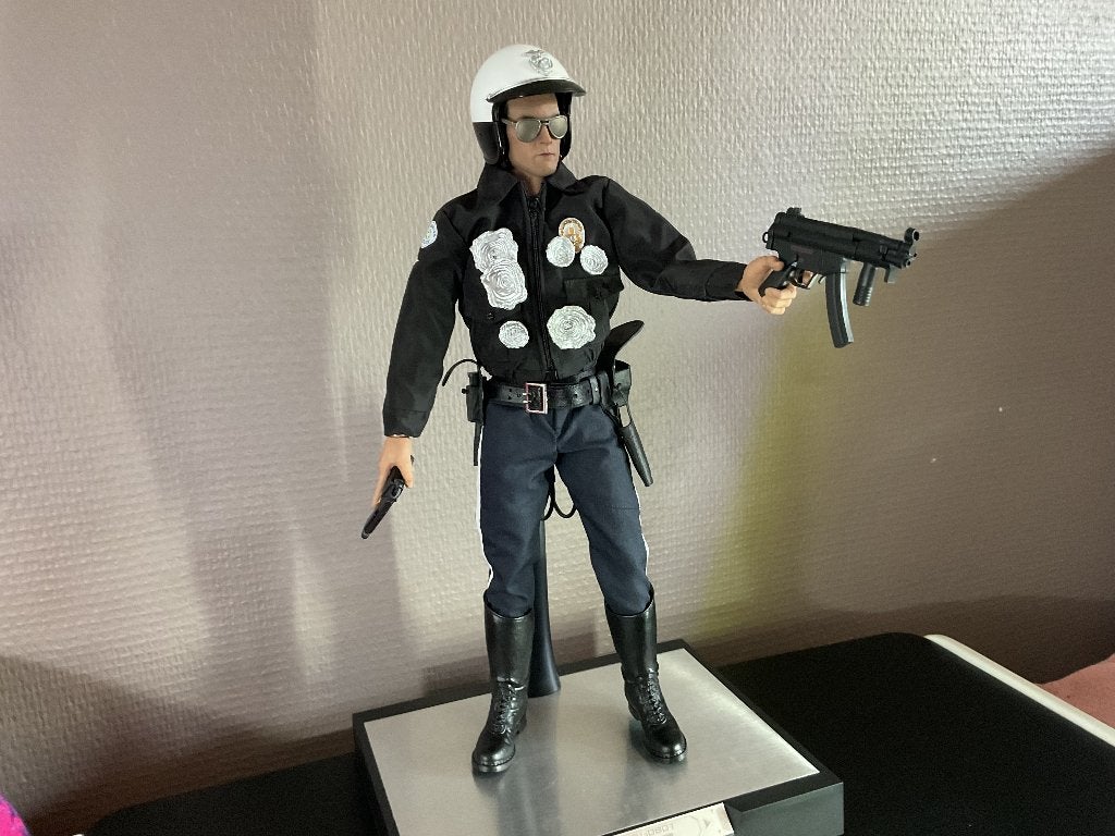 Terminator T-1000 motorcycle cop 1/6 Present toys, Collections, Cinéma & Télévision, Enlèvement ou Envoi