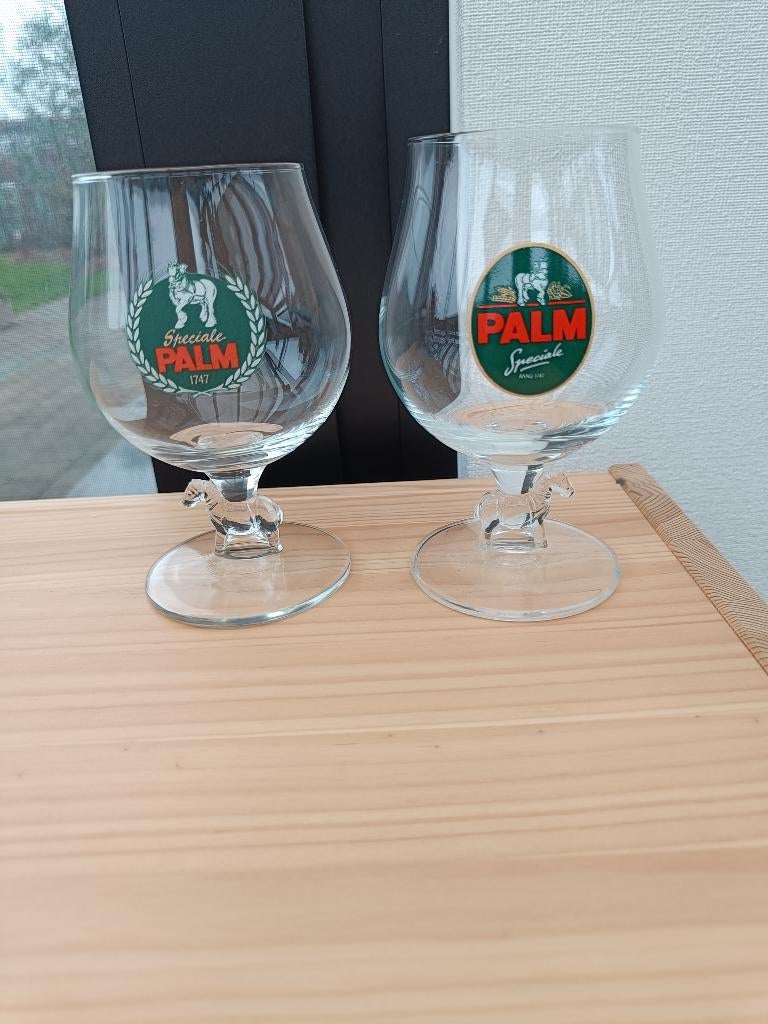 Palm. 2 stuks. 1 met richting links + 1 met richting rechts., Verzamelen, Ophalen of Verzenden, Zo goed als nieuw, Bierglas